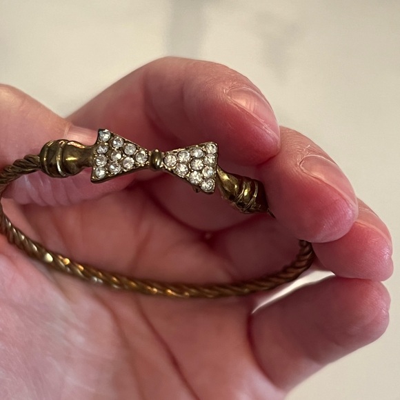 Gold Bow Bracelet - Picture 1 of 5